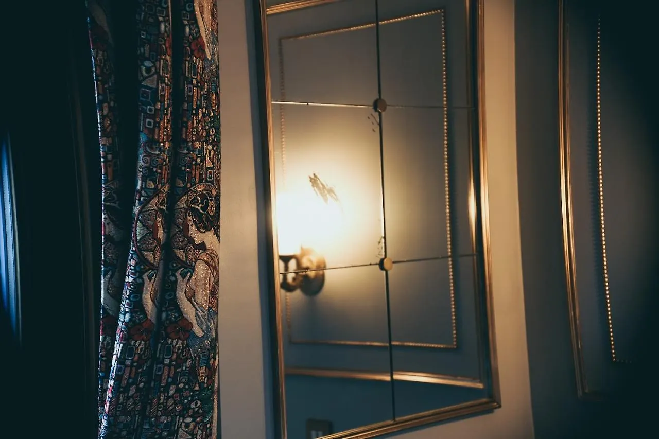 La Mondaine Hotel